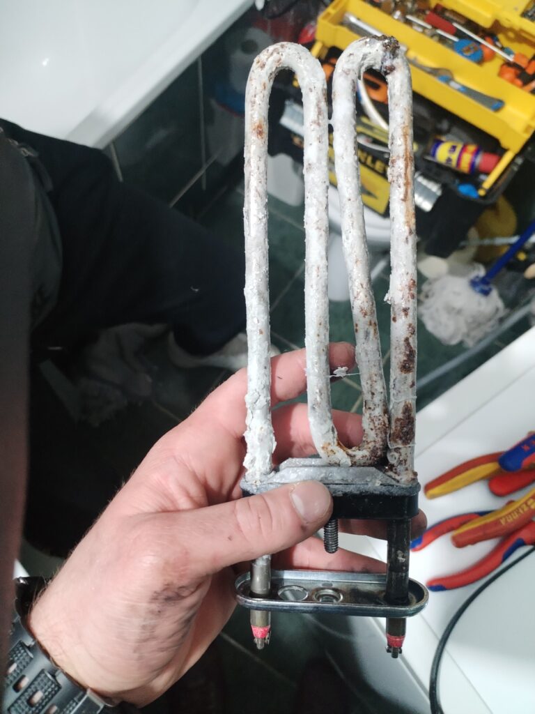 slika grejača TA peći koji je otkazao, servisiranje bele tehnike